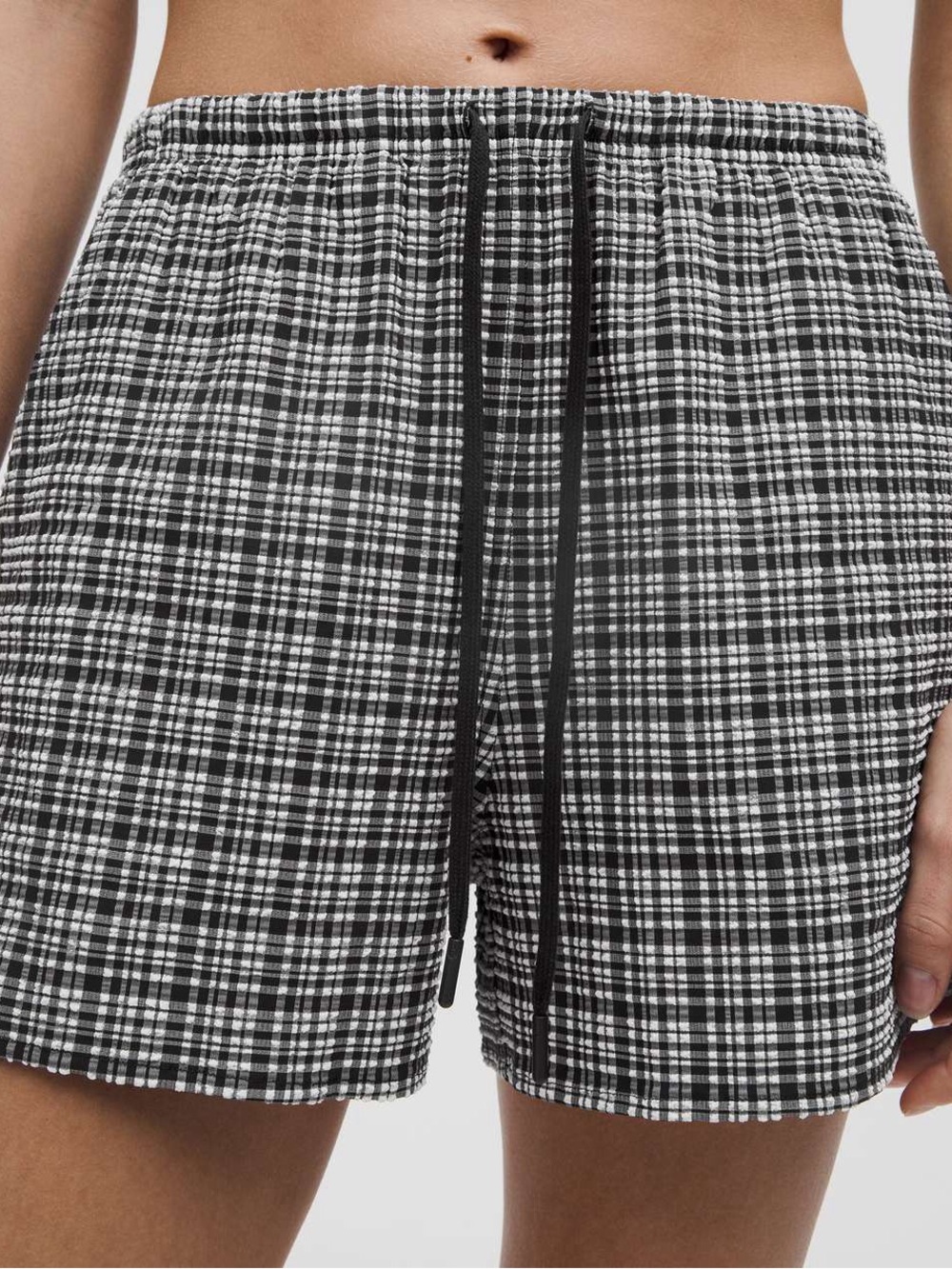 Lululemon Seersucker Check Mid-Rise Pull On 3” shorts women’s XL - Picture 3 of 12